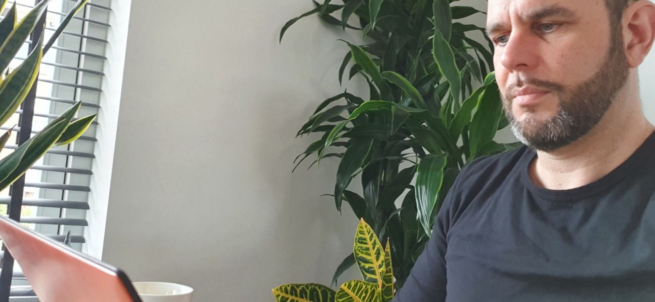 Thuiswerken aan de keukentafel