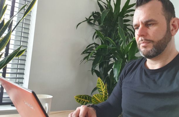 Thuiswerken aan de keukentafel